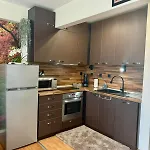 Cozy Seaside Getaway One Bedroom Moni In شقة *